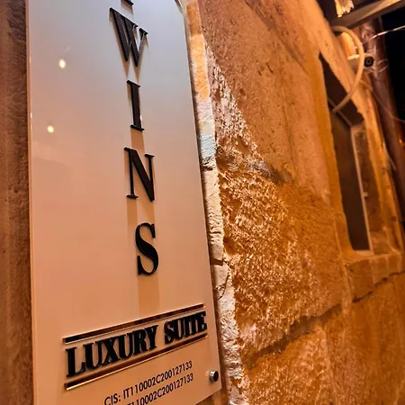 Twins Luxury - *